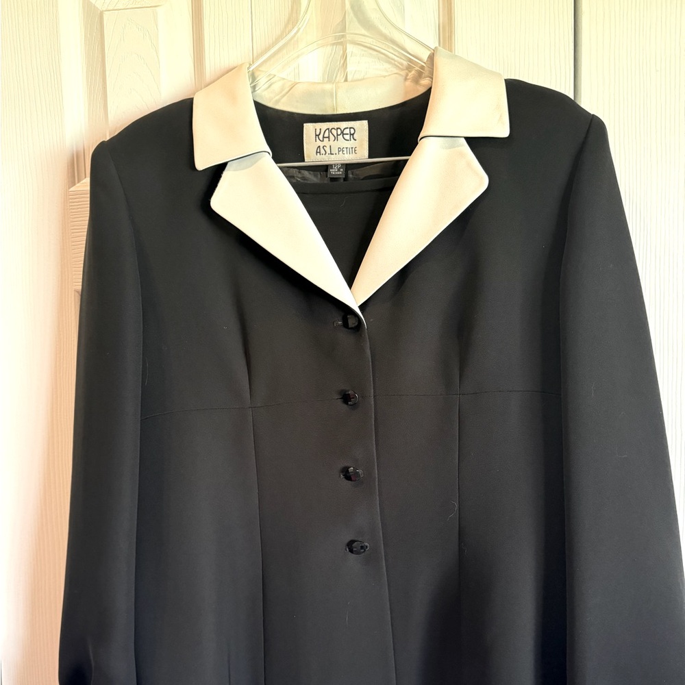 Beautiful black & white Kasper suit
